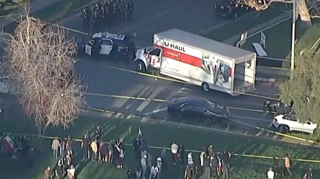 λος-αντζελες-φορτηγό-πέφτει-σε-πλήθος-564016558