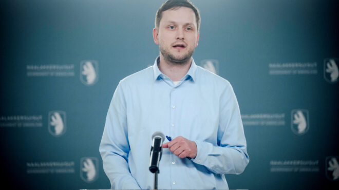 πρωθυπουργός-γροιλανδίας-παραμένου-564019141