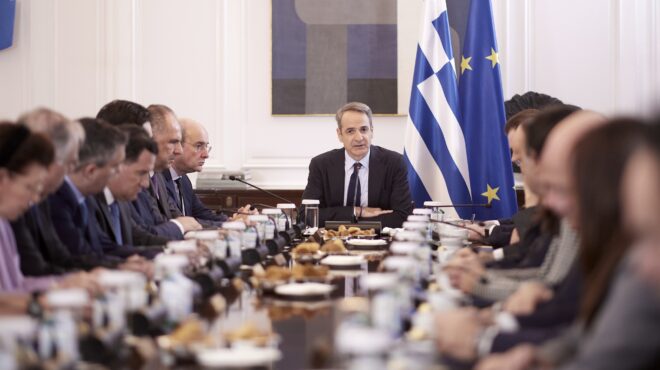 ο-πήχυς-εισόδου-στη-βουλή-παραμένει-στ-564043042