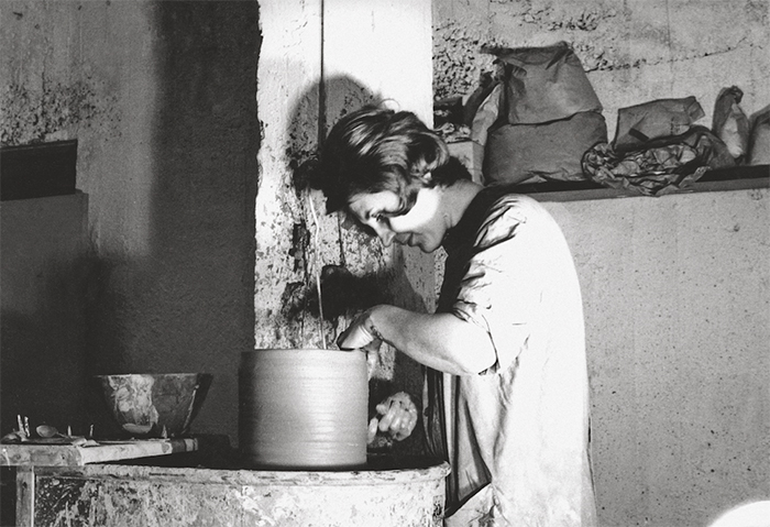 Μεγάλη δημοπρασία για τα κεραμικά και τα μπρούντζινα έργα της Ελένης Βερναδάκη-1