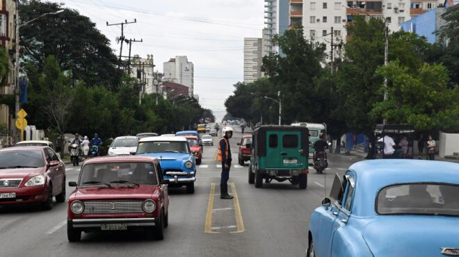 σε-ελεύθερη-πτώση-η-οικονομία-της-κούβ-564010351