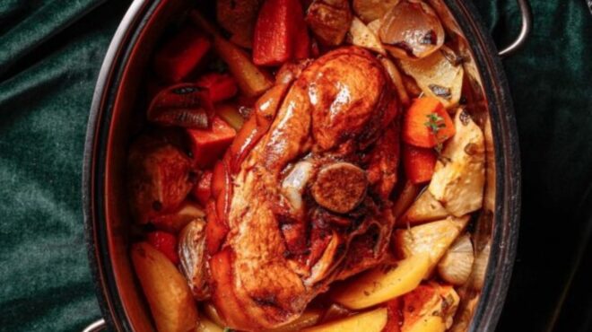 γουρουνόπουλο-μπούτι-στη-γάστρα-με-χε-564040906