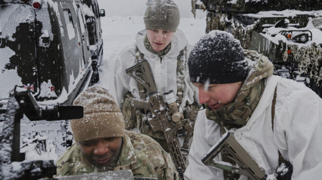 η-αθήνα-στο-τρενάκι-του-ιλίγγου-564041137