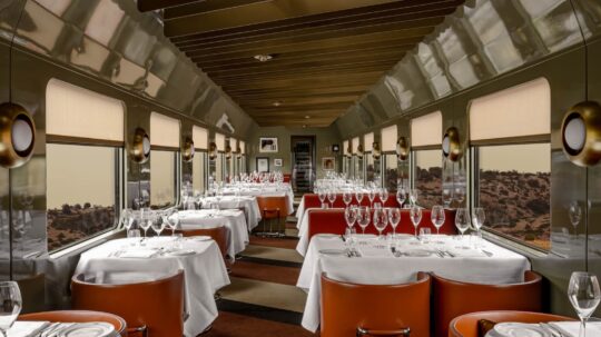 Ταξίδια με τρένα και κρουαζιέρες με σούπερ γιοτ