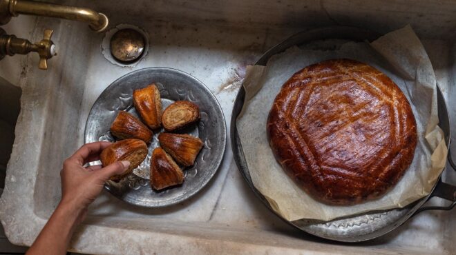 αρμένικο-γκατά-ένα-γλυκό-ψωμί-σύμβολο-564030838