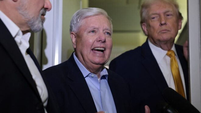 ο-αμερικανός-γερουσιαστής-λίντσεϊ-γκ-564021190