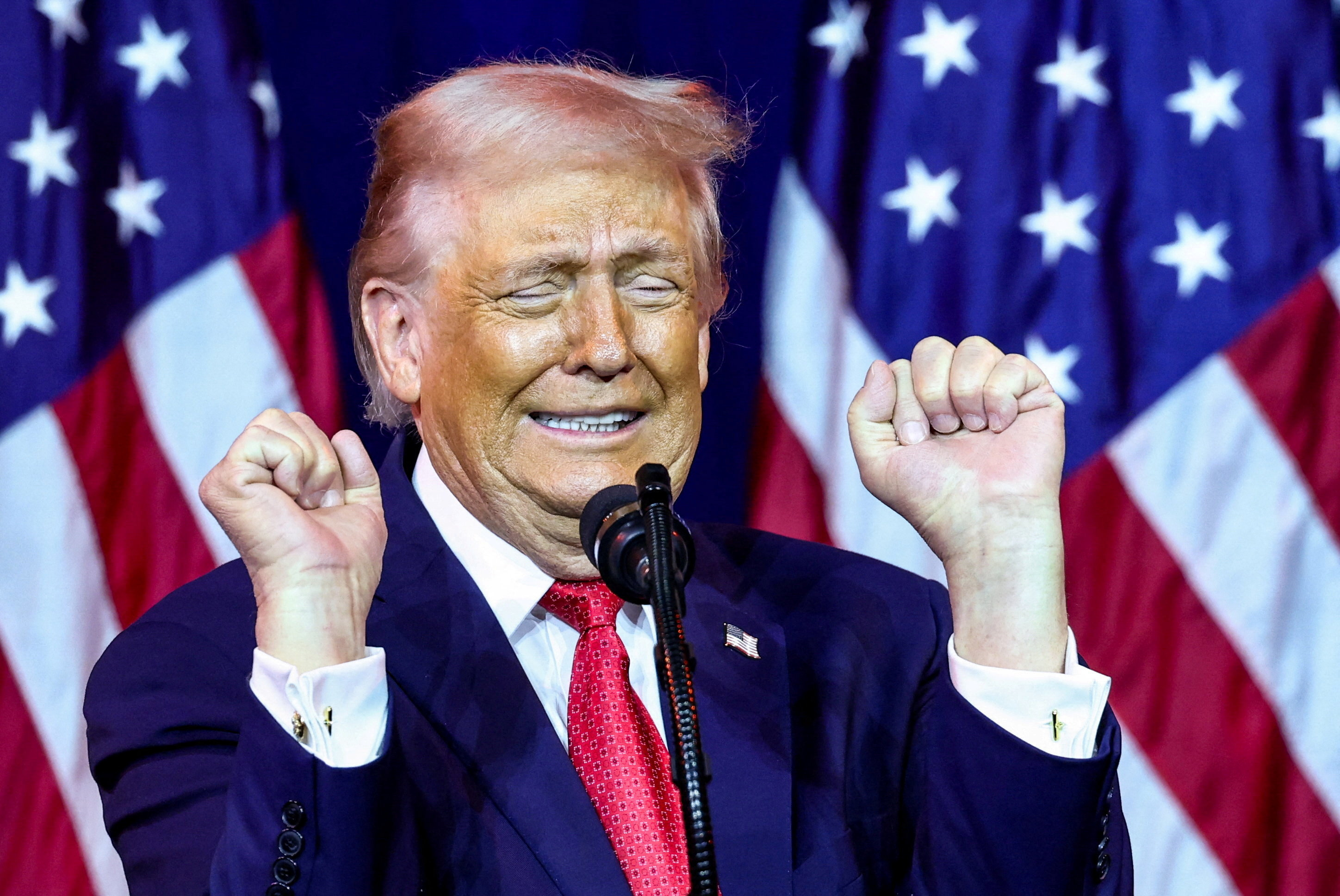 Τραμπ: Χορευτικές μιμήσεις και ειρωνείες για τρανς αθλήτριες-2