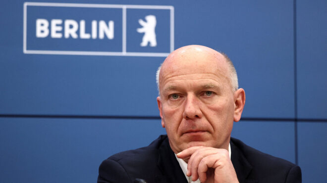 βερολίνο-ζητούν-την-παραίτηση-του-δημ-564011338