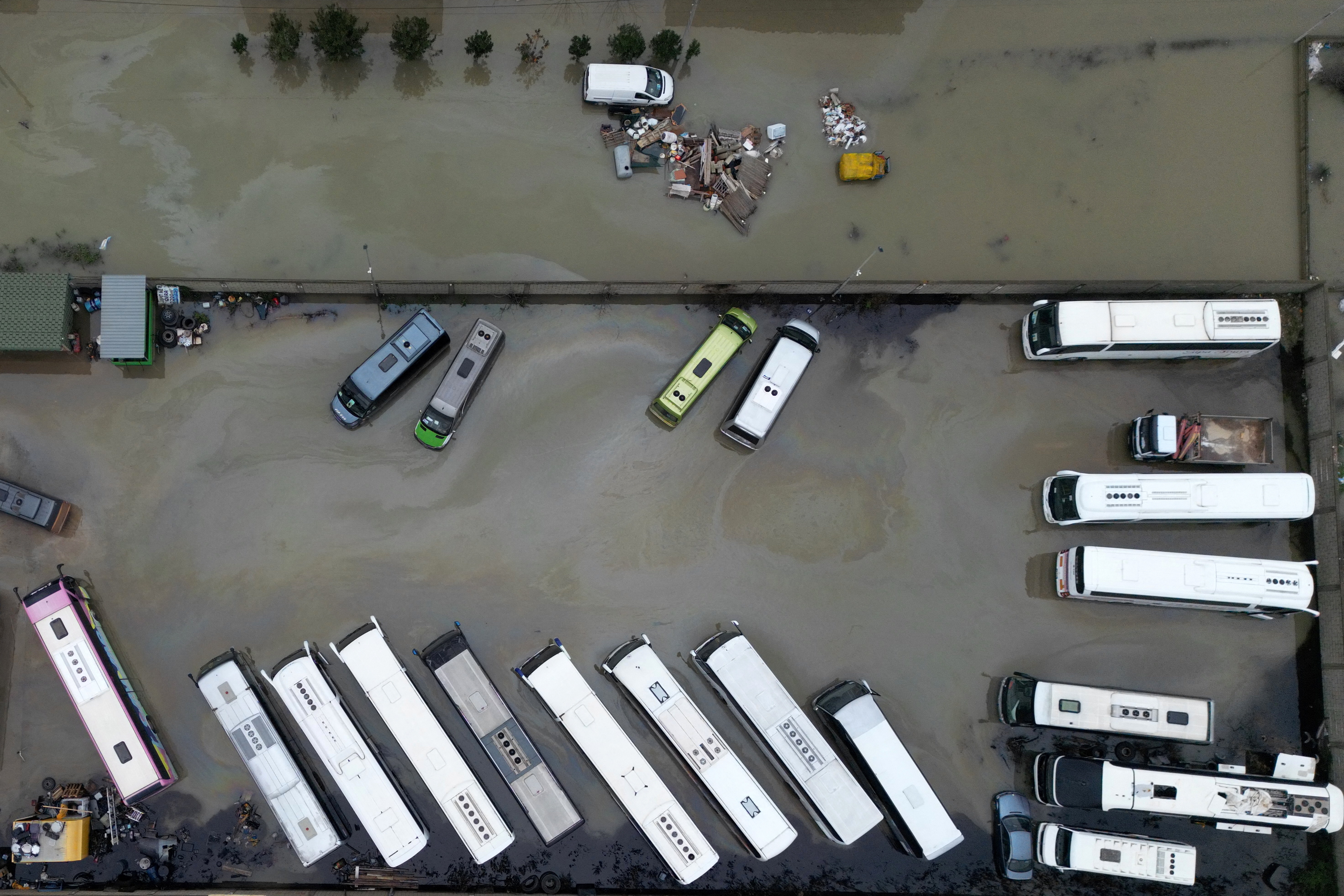 Η κακοκαιρία σάρωσε την Αλβανία – Ενας νεκρός στο Δυρράχιο [εικόνες]-2