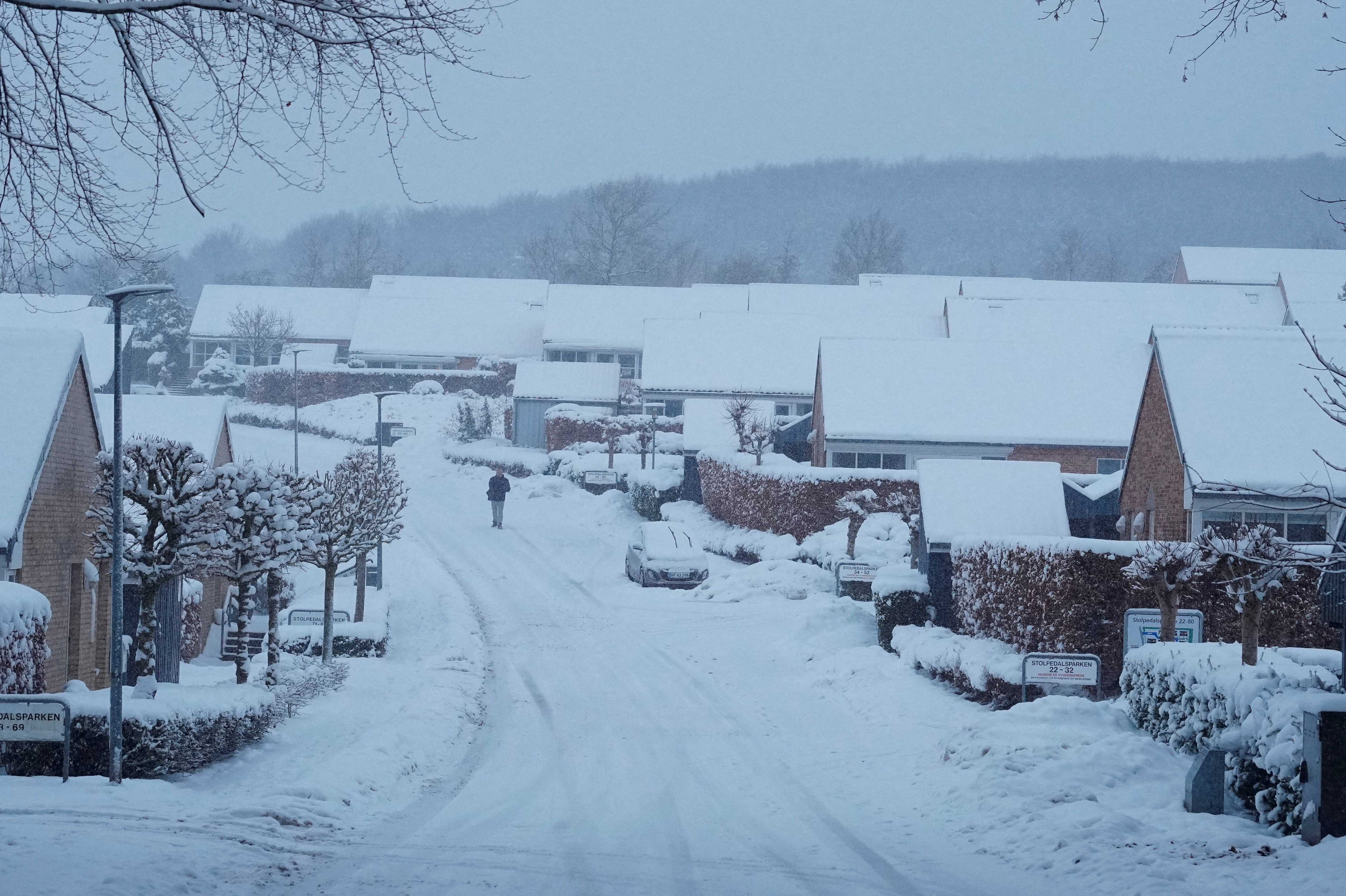 Ισχυρές χιονοπτώσεις προκάλεσαν κυκλοφοριακό χάος στην Ευρώπη (εικόνες)-3