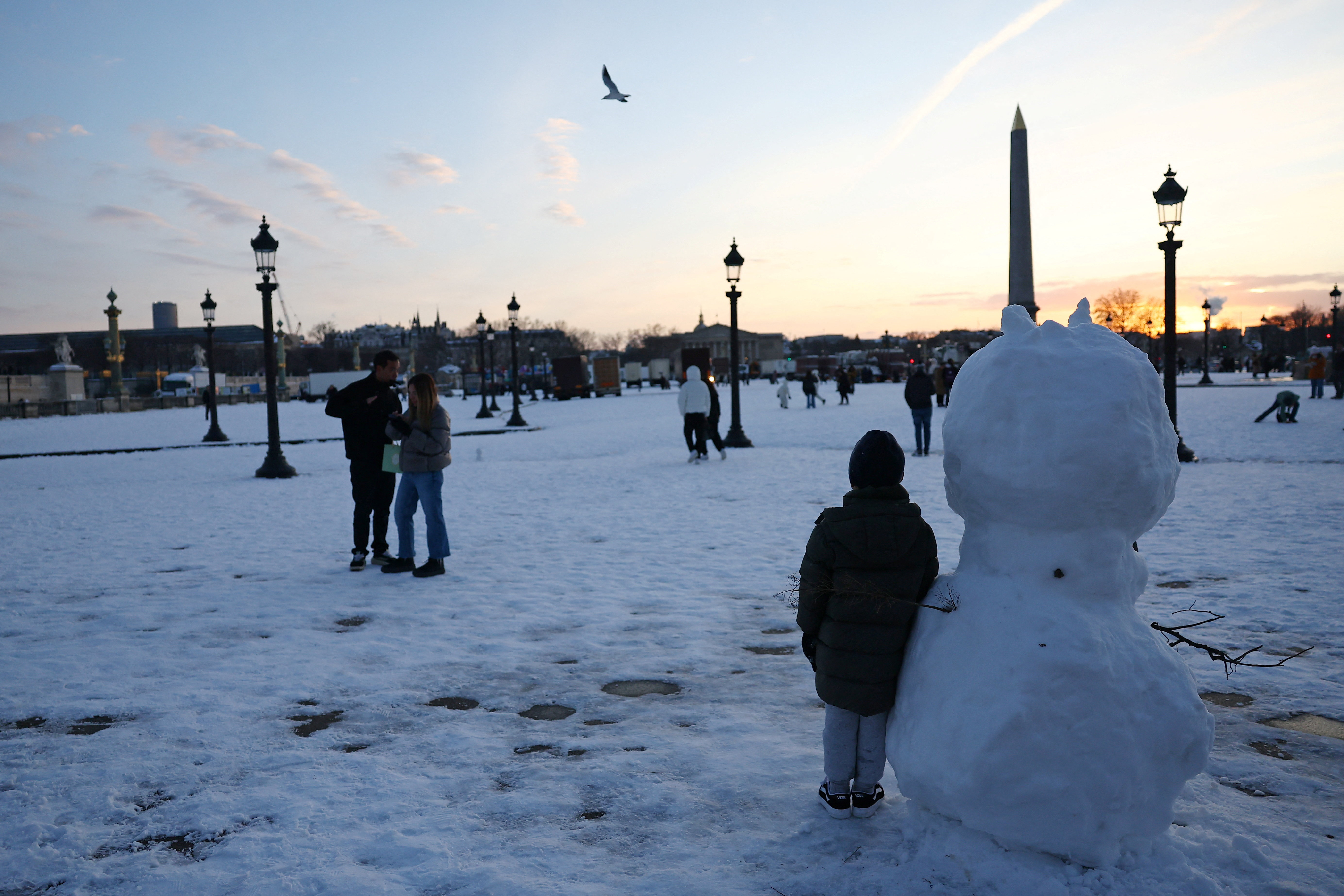 Ισχυρές χιονοπτώσεις προκάλεσαν κυκλοφοριακό χάος στην Ευρώπη (εικόνες)-6