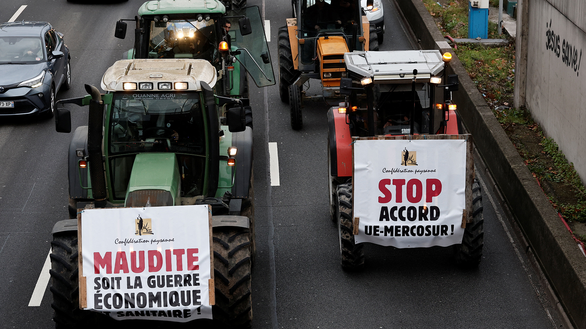 Παρίσι: Στους δρόμους οι αγρότες κατά της Mercosur [φωτογραφίες]-3