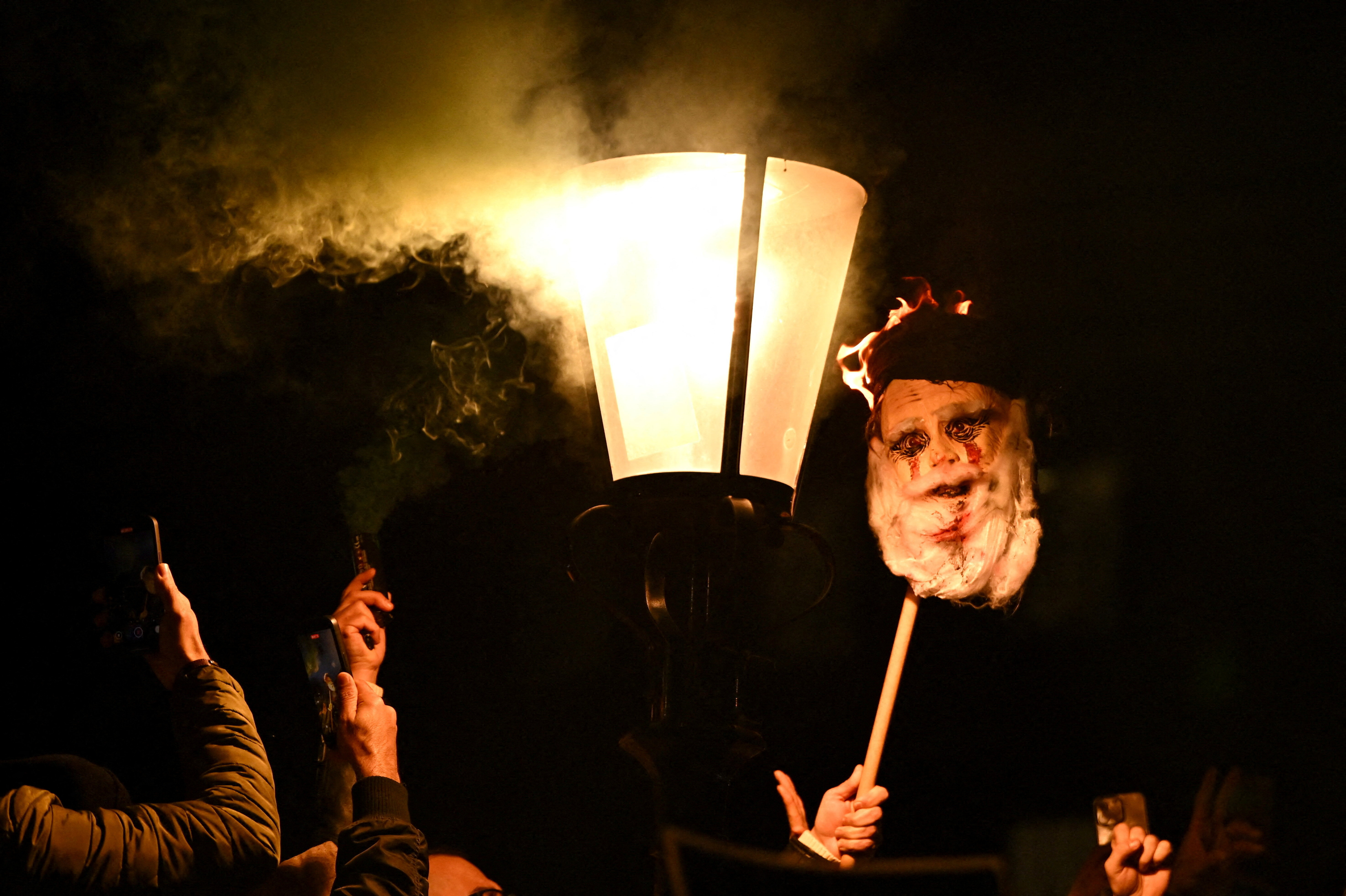 Ο Λευκός Οίκος εξετάζει πρόταση συνομιλιών για τα πυρηνικά του Ιράν – Ο Τραμπ προτιμά πλήγματα-2