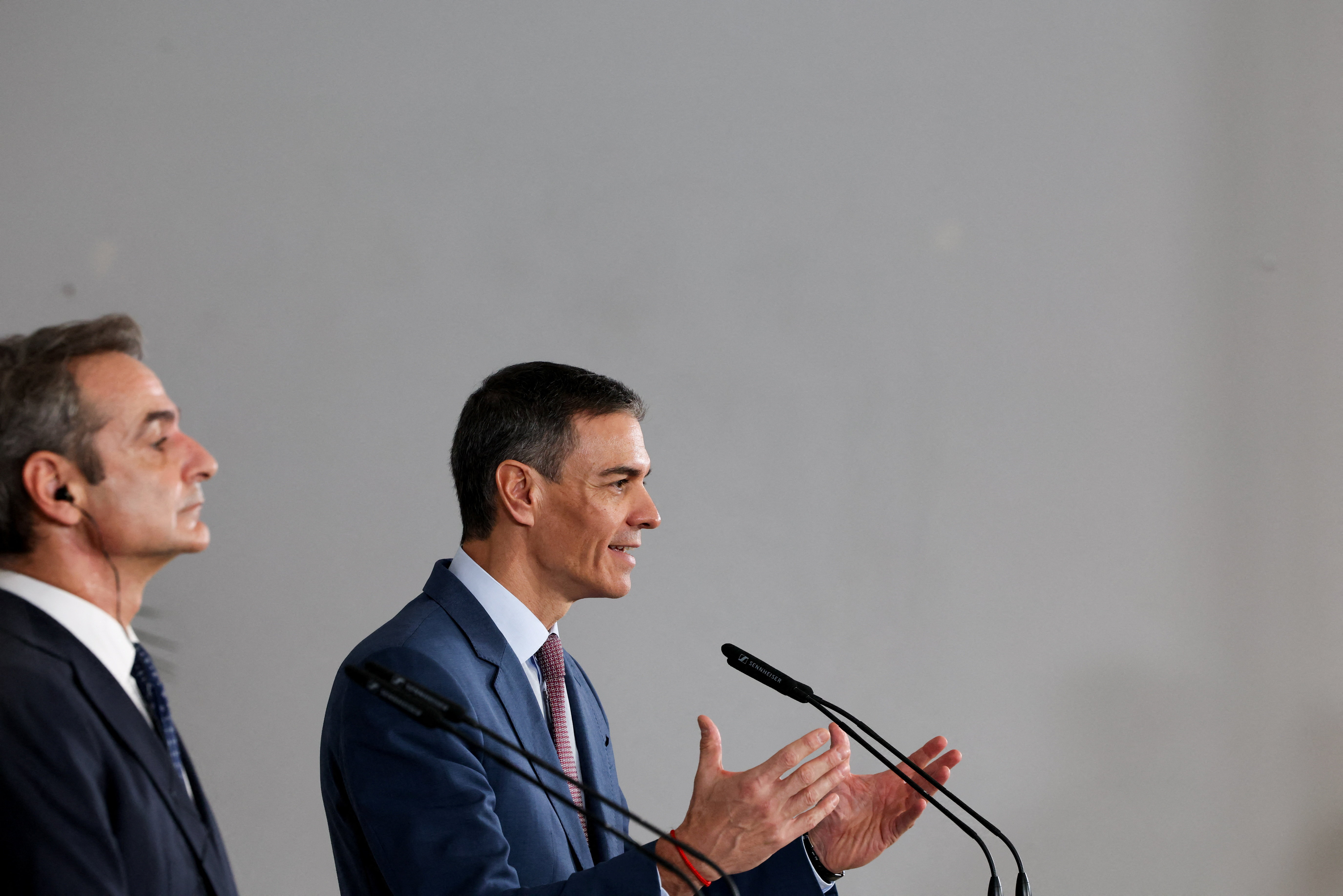 Συνάντηση Μητσοτάκη – Σάντσεθ: Ελλάδα και Ισπανία είναι παραδείγματα καλής αντιμετώπισης προβλημάτων-1