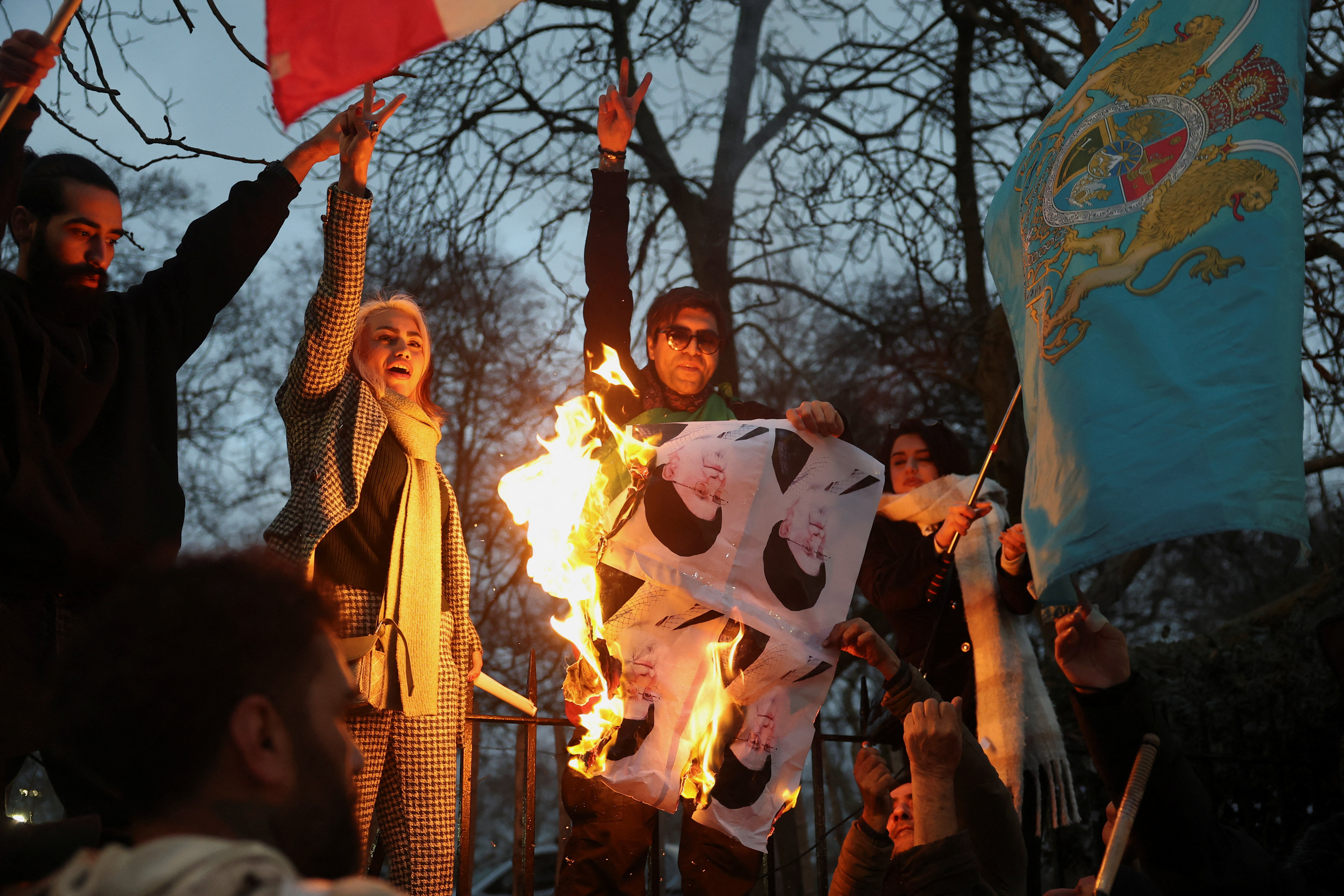 Ο Λευκός Οίκος εξετάζει πρόταση συνομιλιών για τα πυρηνικά του Ιράν – Ο Τραμπ προτιμά πλήγματα-1