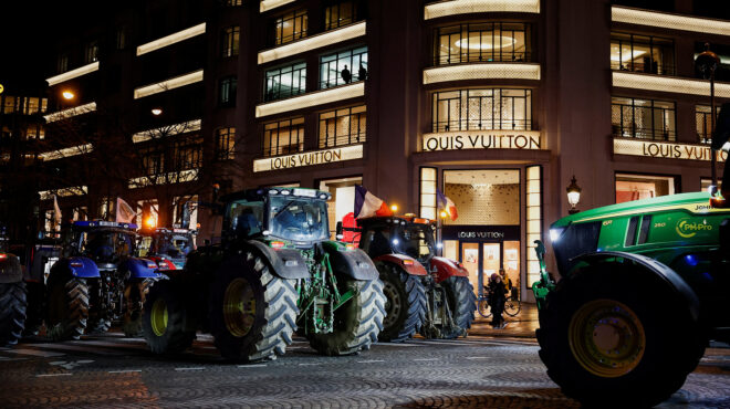 παρίσι-στους-δρόμους-οι-αγρότες-κατά-τ-564018646