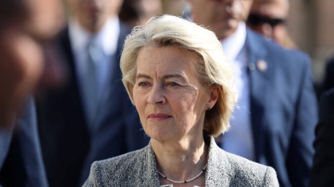 ούρσουλα-φον-ντερ-λάιεν-ακλόνητη-ενω-564031219