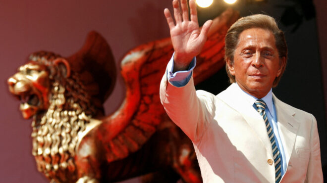 βαλεντίνο-το-εμβληματικό-κόκκινο-η-564029728