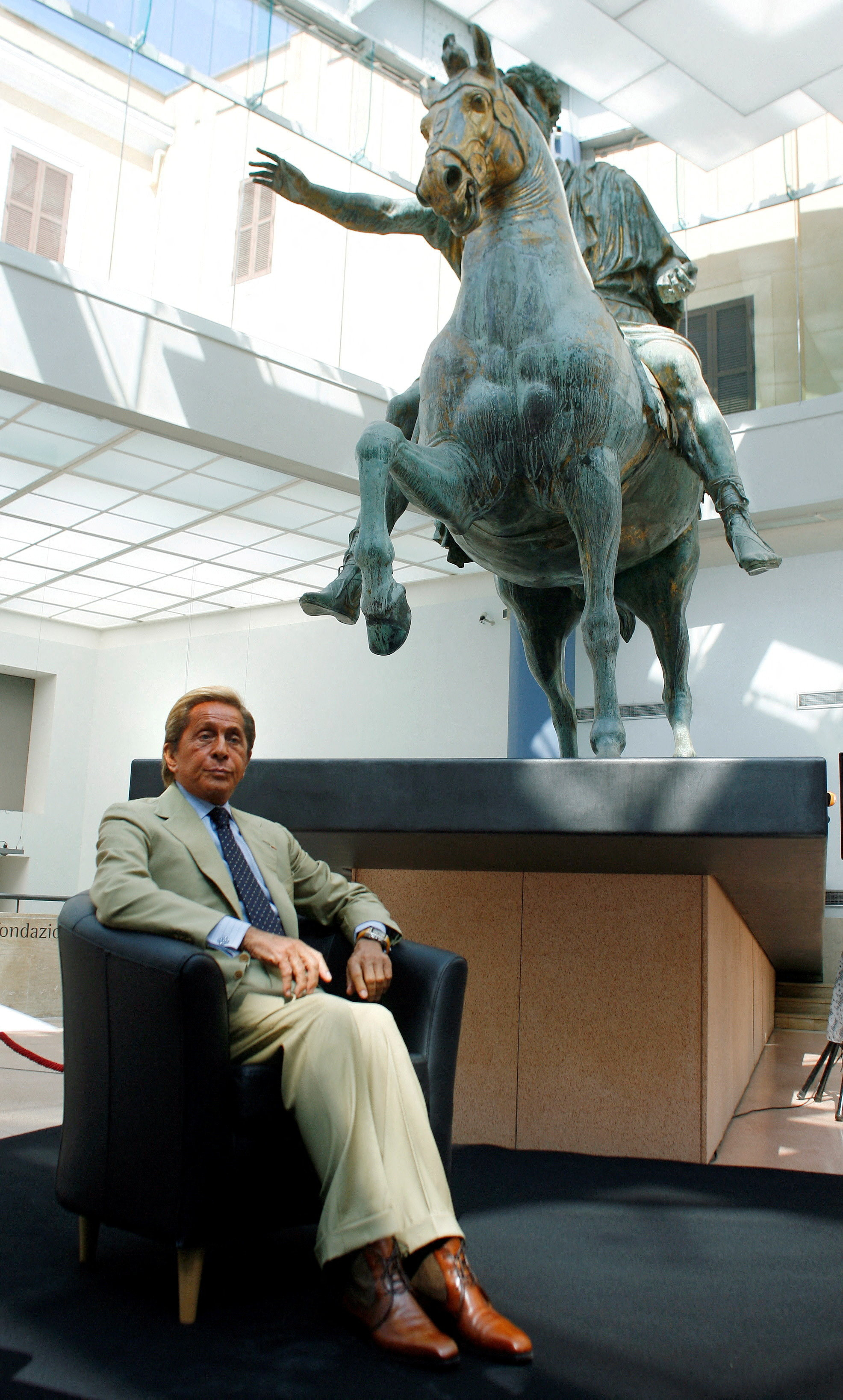 Βαλεντίνο: Το εμβληματικό «κόκκινο», η Τζάκι και η Σοφία Λόρεν-8