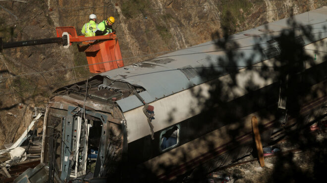 σύγκρουση-τρένων-στην-ισπανία-η-κυβέρ-564031501