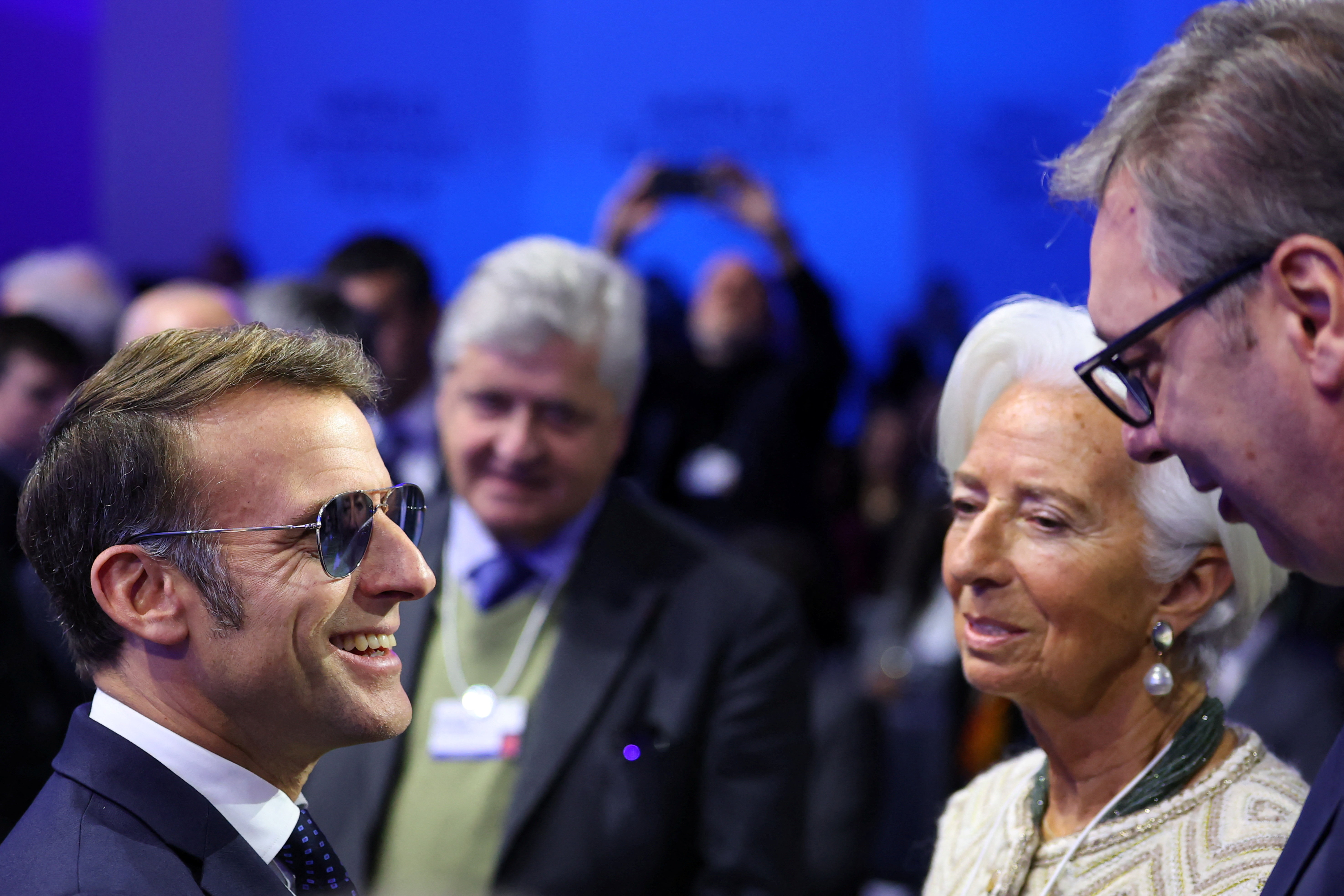 Μακρόν: Γιατί φόρεσε γυαλιά ηλίου στο Νταβός [εικόνες – βίντεο]-1