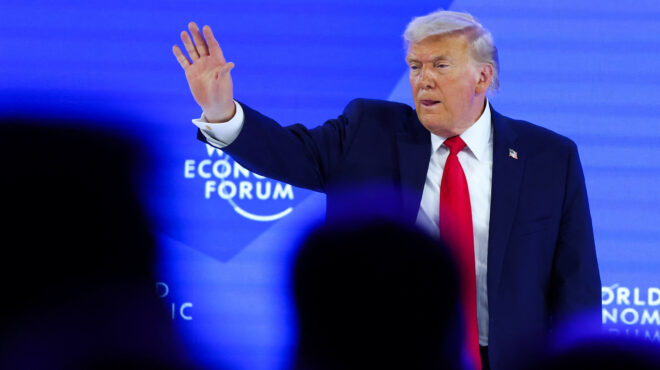 ο-τραμπ-αποκλείει-τη-χρήση-βίας-για-τη-γ-564033901