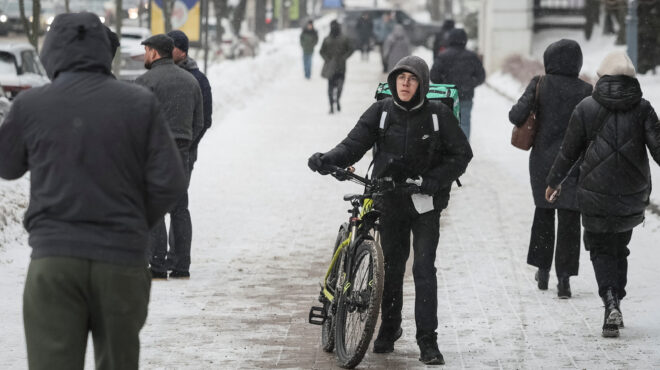 oykrania-i-protasi-gia-to-ntonmpas-ta-800-dis-kai-to-dilimma-zelenski-564038623