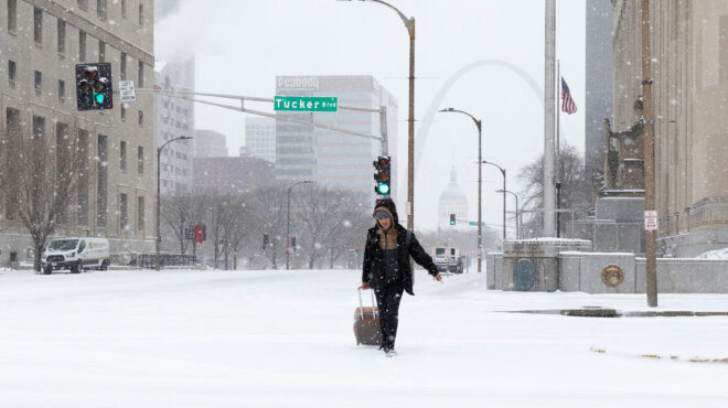 η-κακοκαιρία-σαρώνει-τις-ηπα-130-000-νοικοκυ-564041242