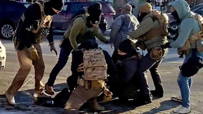 ο-τραμπ-ρίχνει-τους-τόνους-θα-συνεργα-564042646