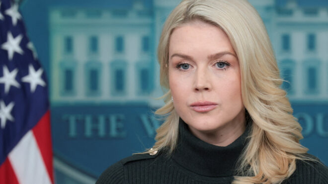 αντιμέτωπος-με-πολιτική-θύελλα-ο-τραμ-564042811