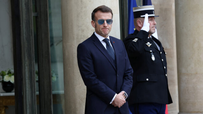 μακρόν-η-γαλλία-στέλνει-γεννήτριες-ηλ-564047863