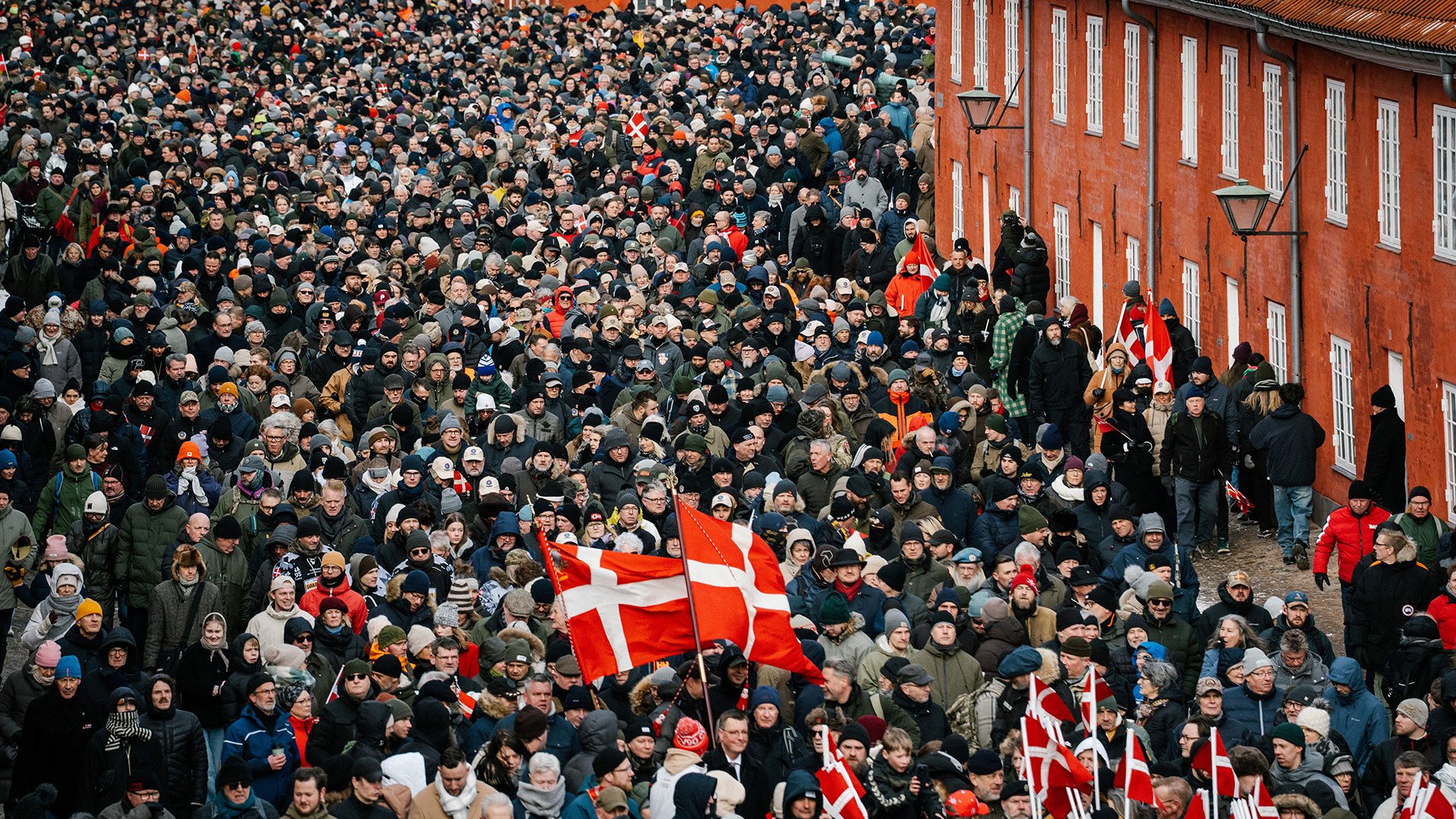 «Τραμπ, ζήτα συγγνώμη!» 10.000 άνθρωποι διαδήλωσαν στη Δανία-1