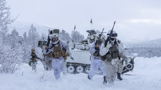 χιλιάδες-αμερικανοί-πεζοναύτες-στη-ν-564036100