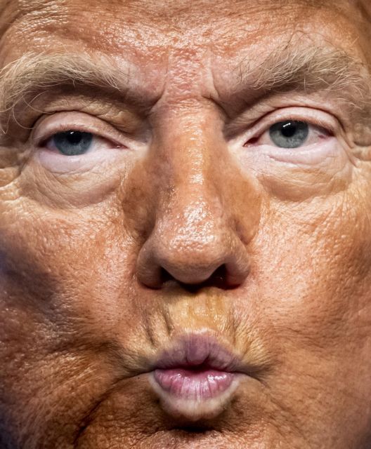 το-πλαστικό-πρόσωπο-της-εξουσίας-564004501