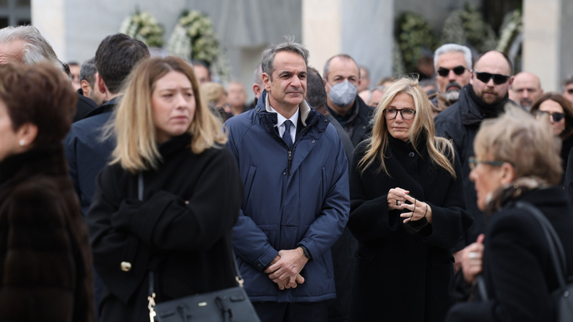 Νίκος Στασινόπουλος: Πλήθος κόσμου στο «ύστατο χαίρε» στο Α΄ Νεκροταφείο-1