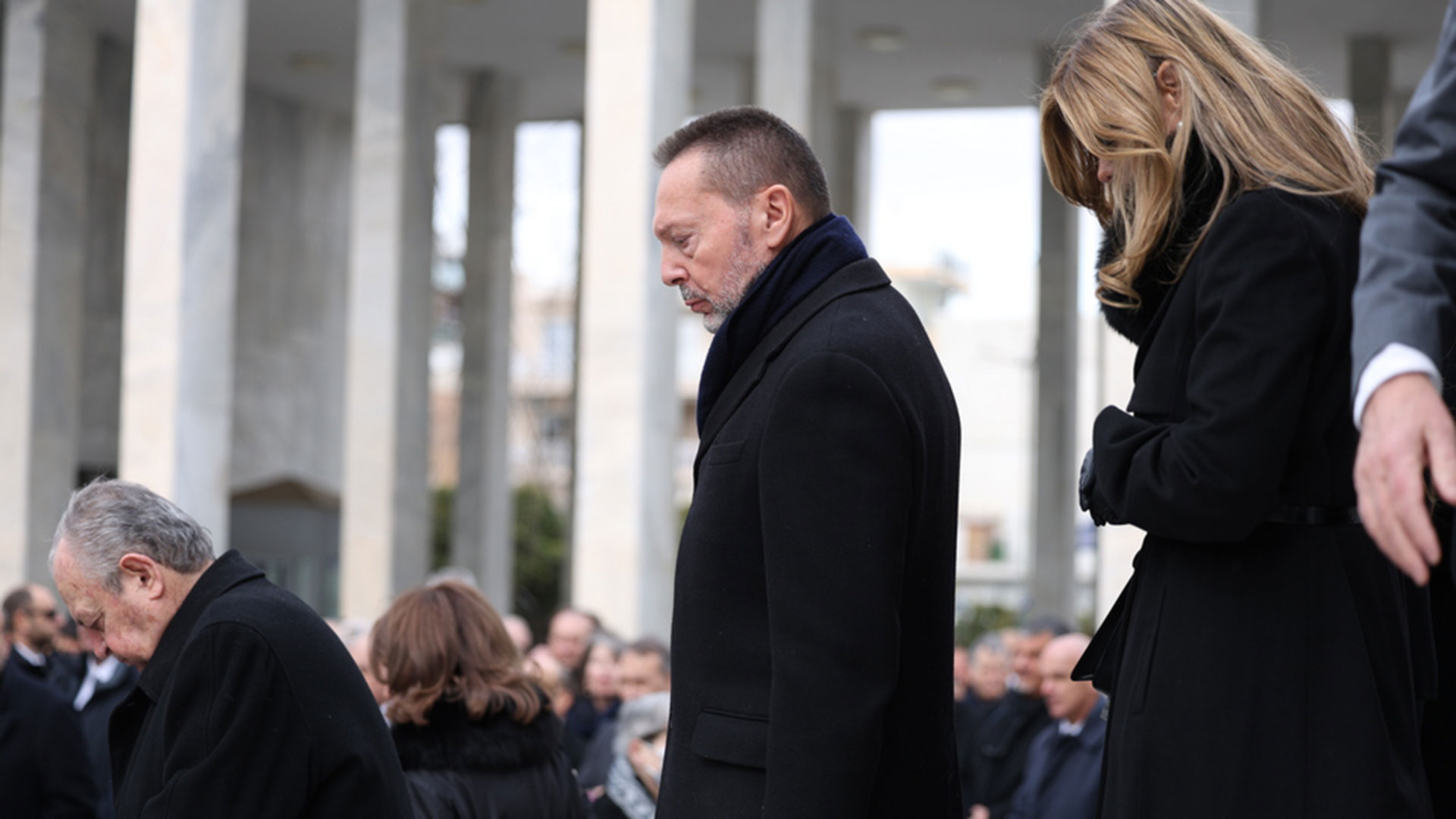 Νίκος Στασινόπουλος: Πλήθος κόσμου στο «ύστατο χαίρε» στο Α΄ Νεκροταφείο-2