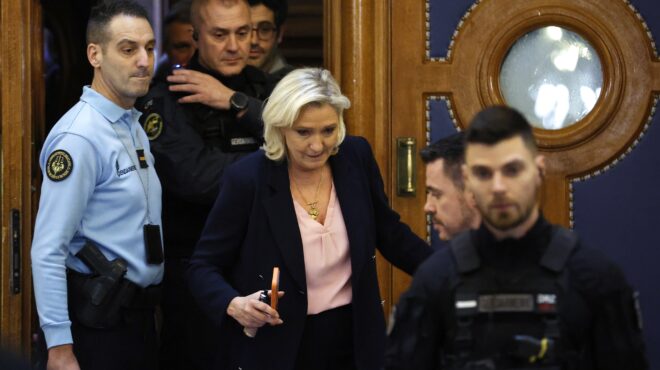 νέα-μάχη-στη-γαλλία-για-την-έγκριση-του-564019903