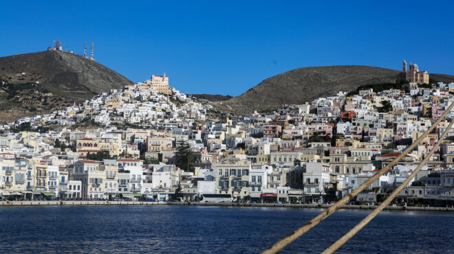 η-μπουλντόζα-δεν-παίρνει-μπρος-ούτε-με-564018871