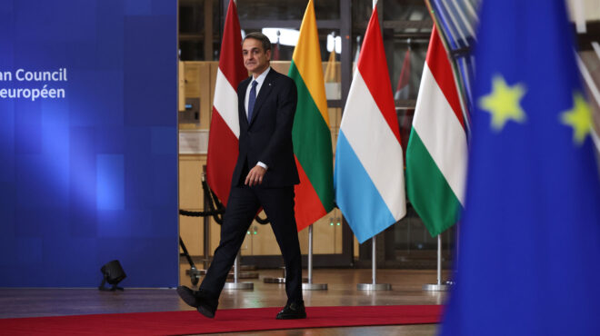 σχοινοβασία-μεταξύ-βρυξελλών-και-ουά-564041179