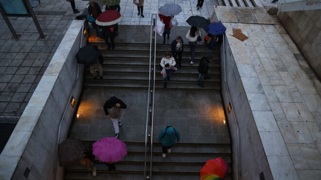 σε-κλοιό-κακοκαιρίας-η-χώρα-ηχησε-το-112-564054775