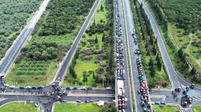 μπλόκα-αγροτών-ταλαιπωρία-για-όσους-ε-564006064