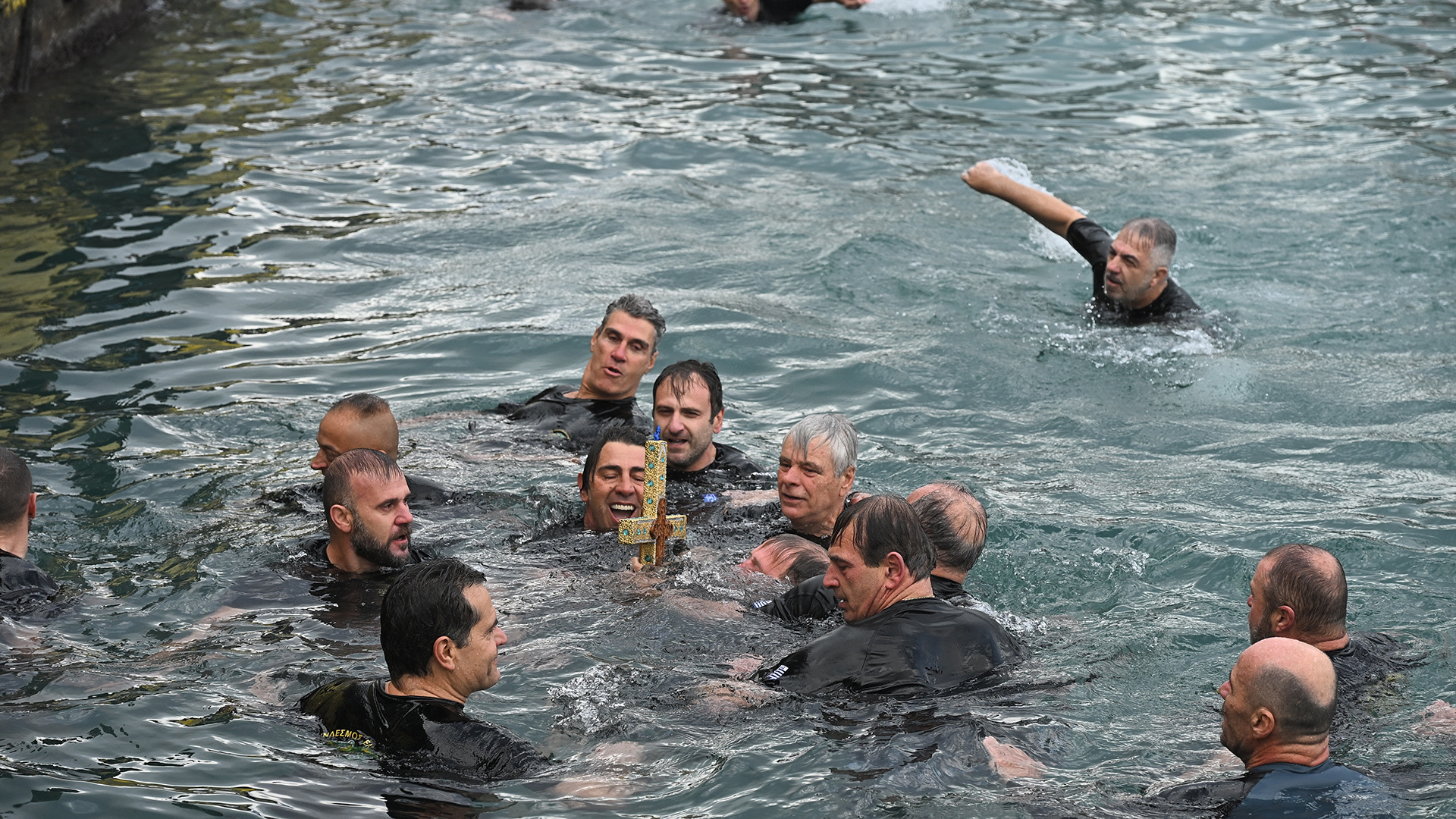 Μεγαλοπρεπής ο εορτασμός των Θεοφανίων στον Πειραιά-1