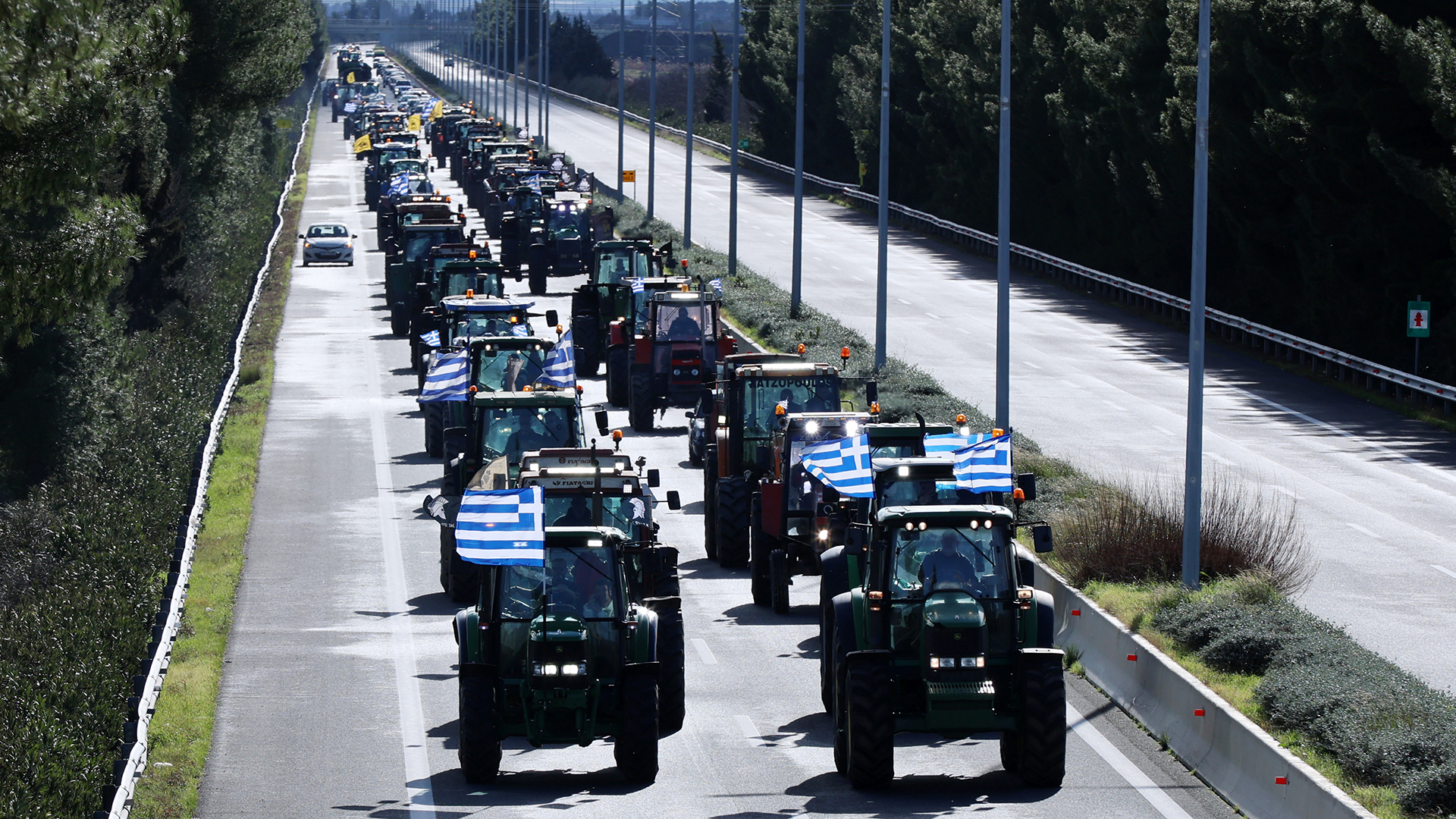 Αγρότες: Εκλεισαν η Εθνική Οδός στο Κάστρο και οι σήραγγες των Τεμπών – Ο «χάρτης» των μπλόκων-1