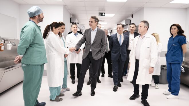 επίσκεψη-κυρ-μητσοτάκη-στο-νοσοκομεί-564011221