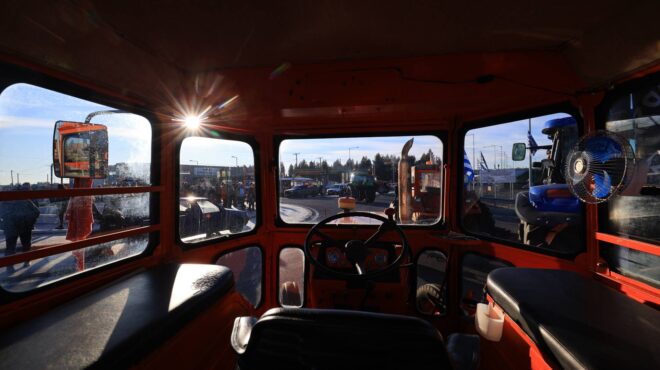 αποχωρούν-από-τα-μπλόκα-οι-αγρότες-ν-564031393