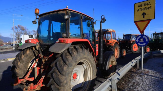 αγρότες-χαλαρώνουν-τα-μπλόκα-εν-αναμο-564022579