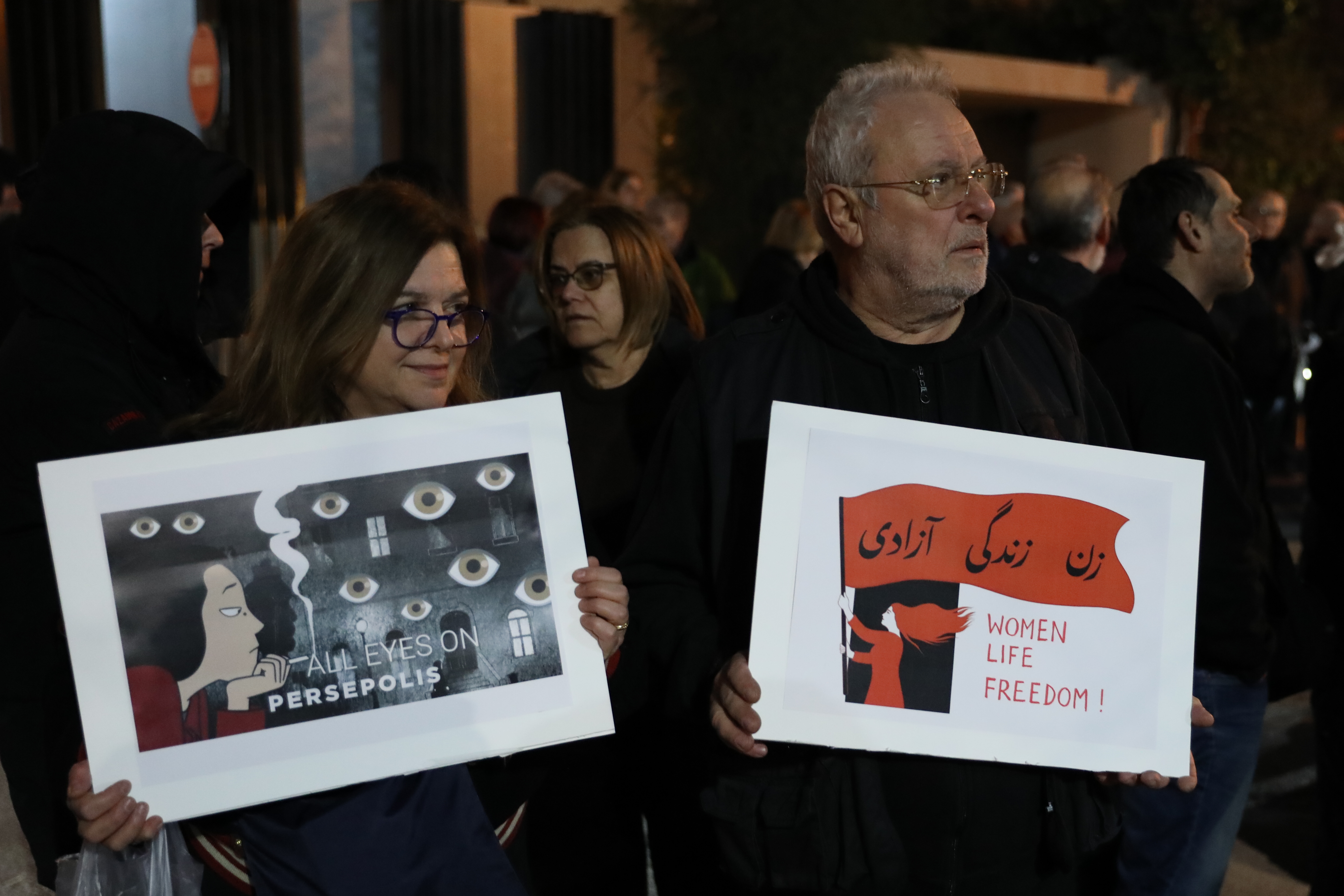 Συγκέντρωση συμπαράστασης έξω από την πρεσβεία του Ιράν στο Ψυχικό-3