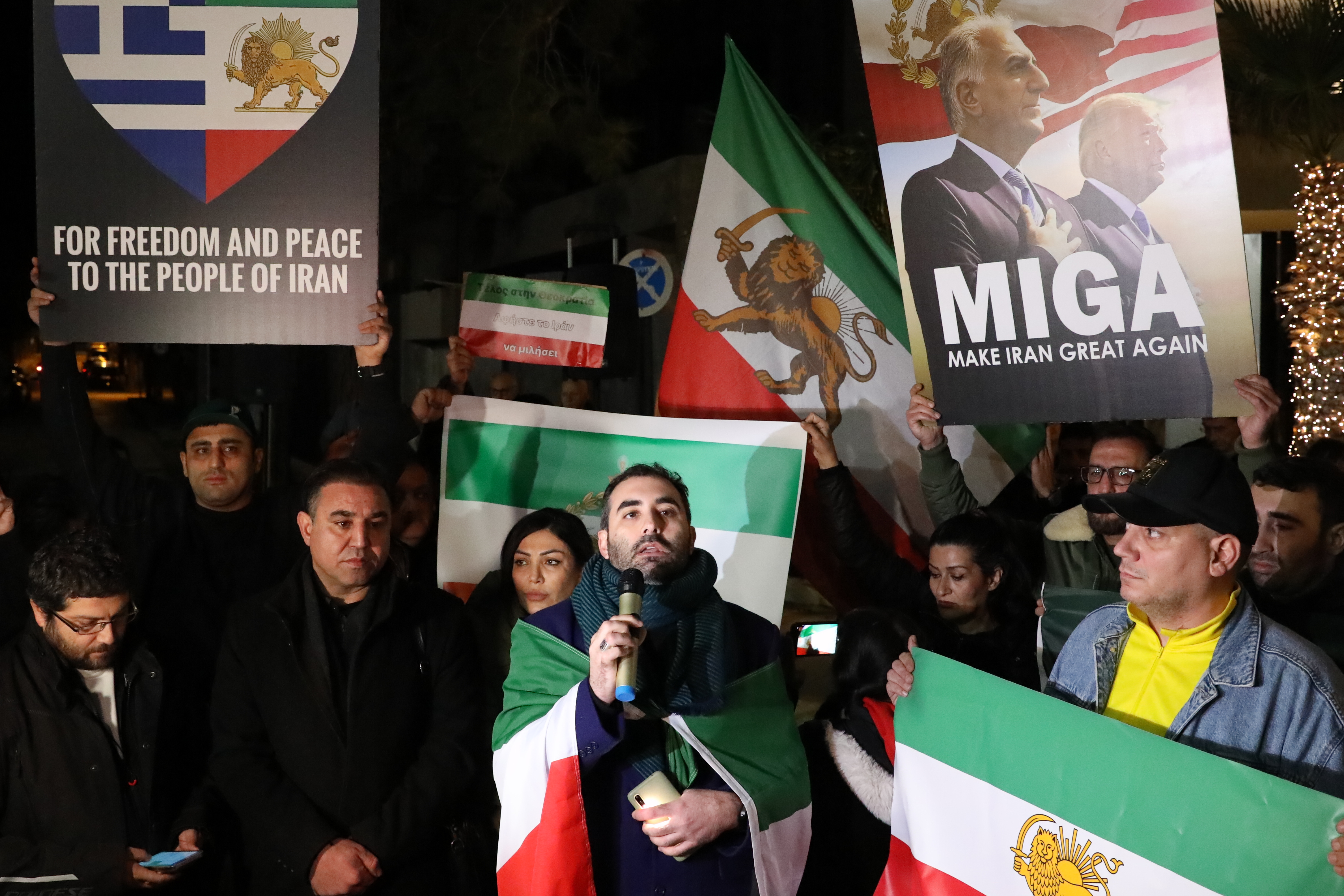 Συγκέντρωση συμπαράστασης έξω από την πρεσβεία του Ιράν στο Ψυχικό-2