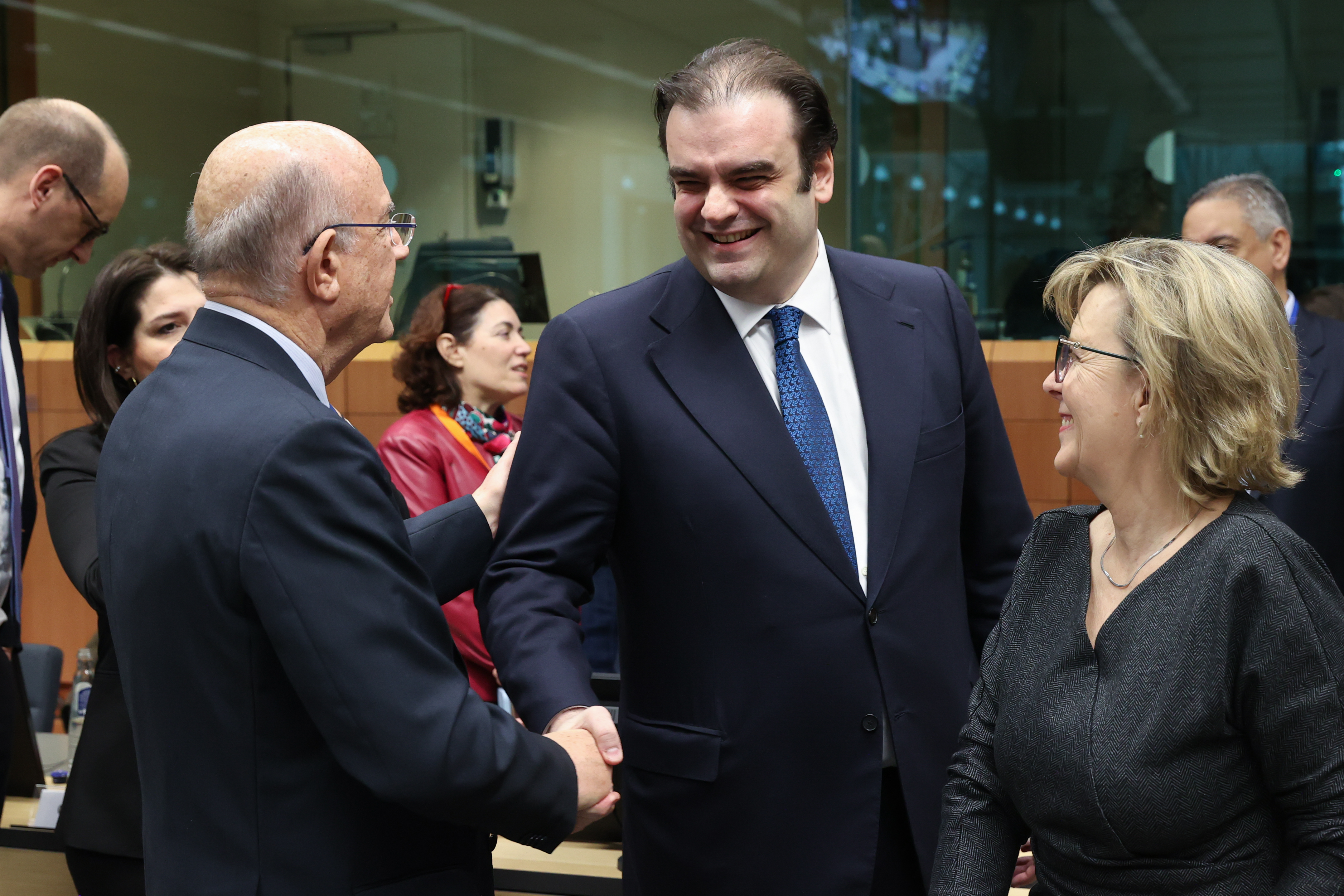 Πιερρακάκης από Eurogroup: «Να επιστρέψουμε σε έναν δρόμο βιώσιμης ανάπτυξης»-1