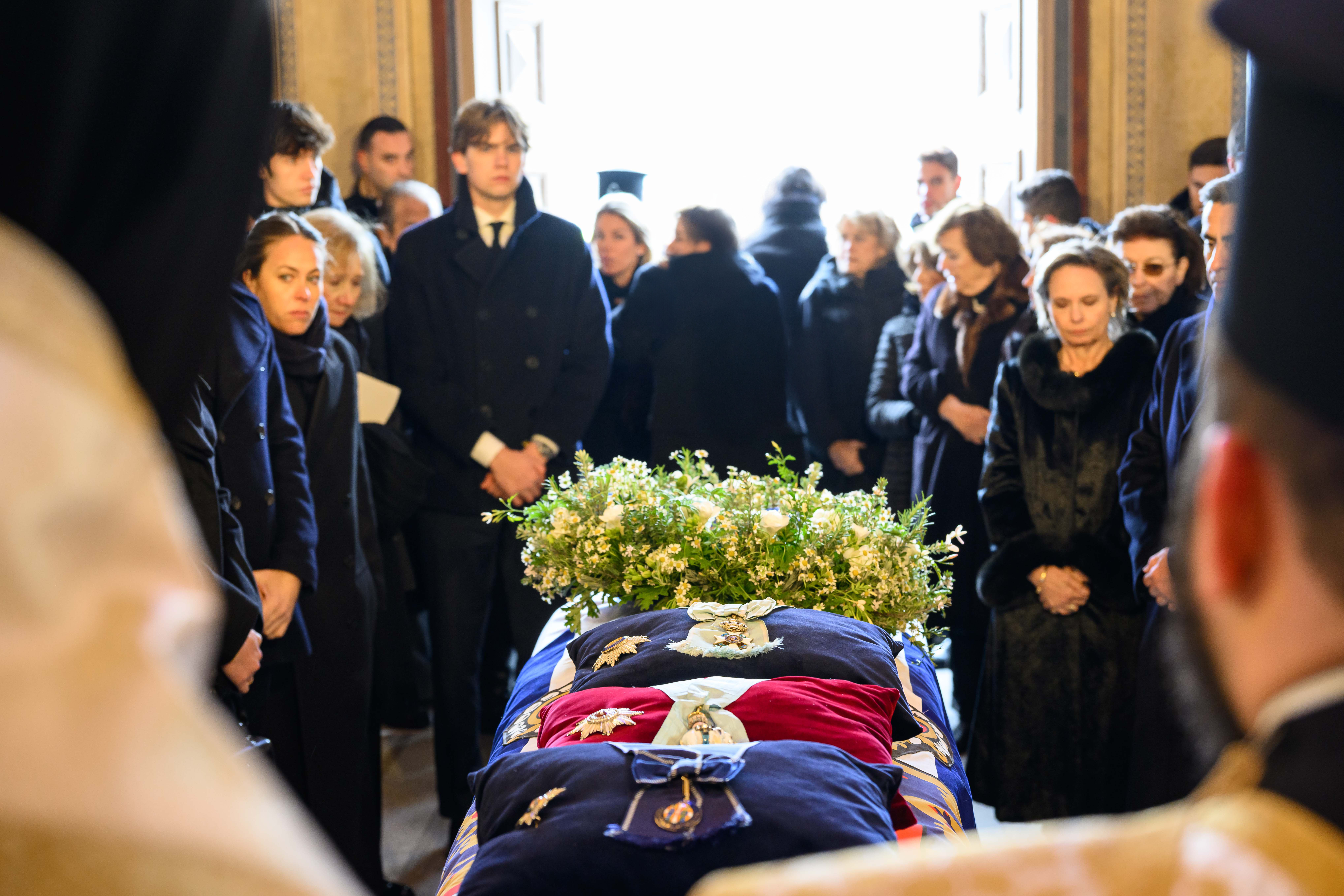 Πριγκίπισσα Ειρήνη: Σε στενό οικογενειακό κύκλο στο Τατόι η ταφή [εικόνες]-6